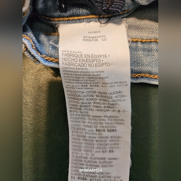 Outfit for Girls - Levi Jeans and Nike T-shirt - Picture 7 of 11